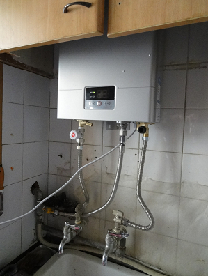 燃?xì)鉄崴靼惭b收費(fèi)存貓膩 圖省事留安全隱患